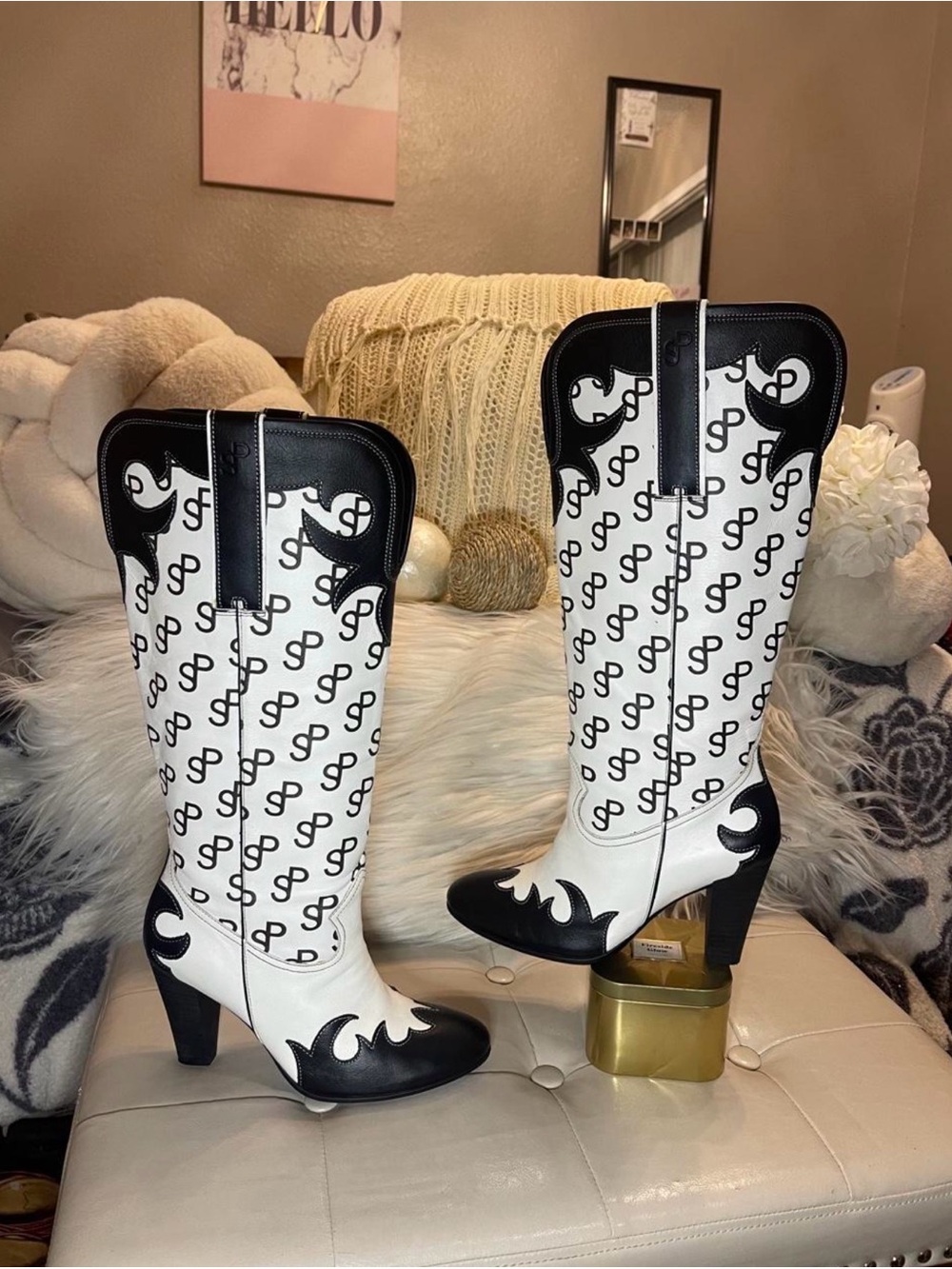Saks Potts White Ecco Ed. 
Western 75 Premium Grain Nappa
Leather Boots MSRP$675